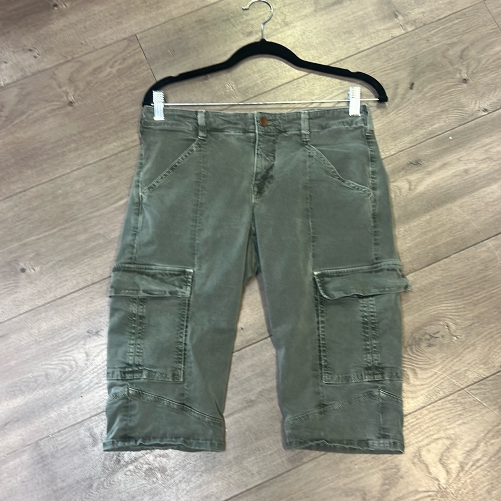 JBrand skinny knee length cargo shorts in excellent Pre-Loved condition